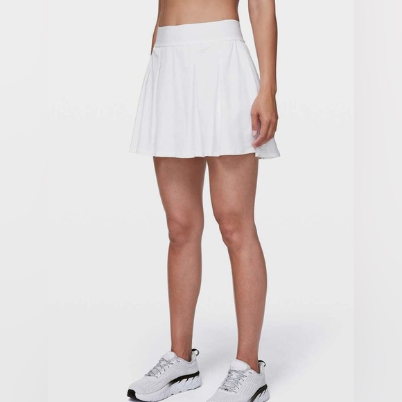 Lululemon athletica Tennis Time Skirt in White. Size 4. - Picture 2 of 6
